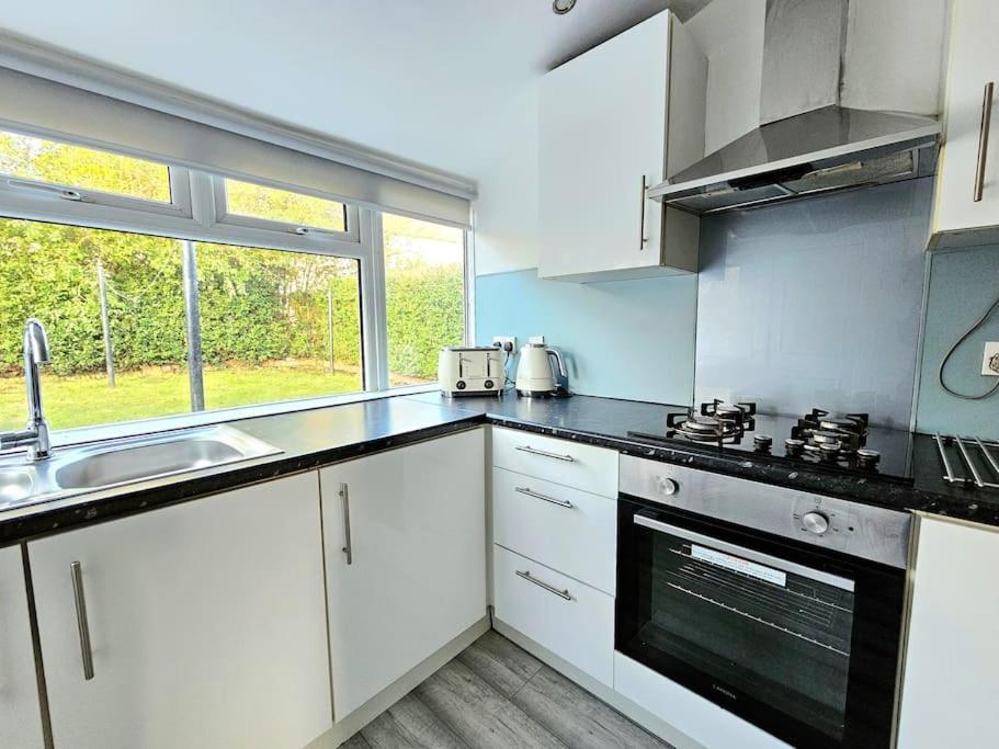 Spacious Haven With Free Parking 글라스고 외부 사진