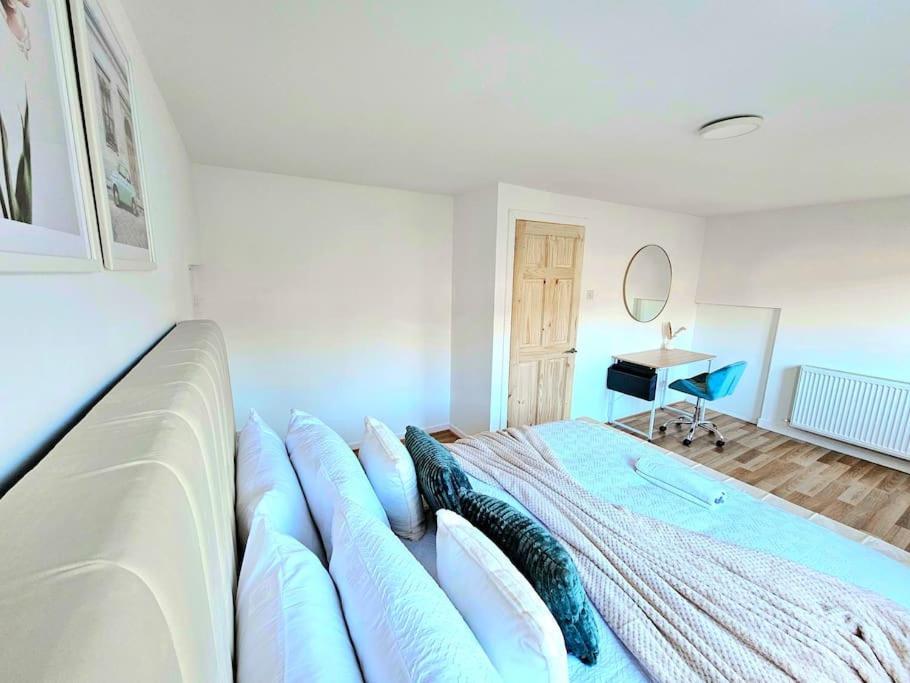 Spacious Haven With Free Parking 글라스고 외부 사진
