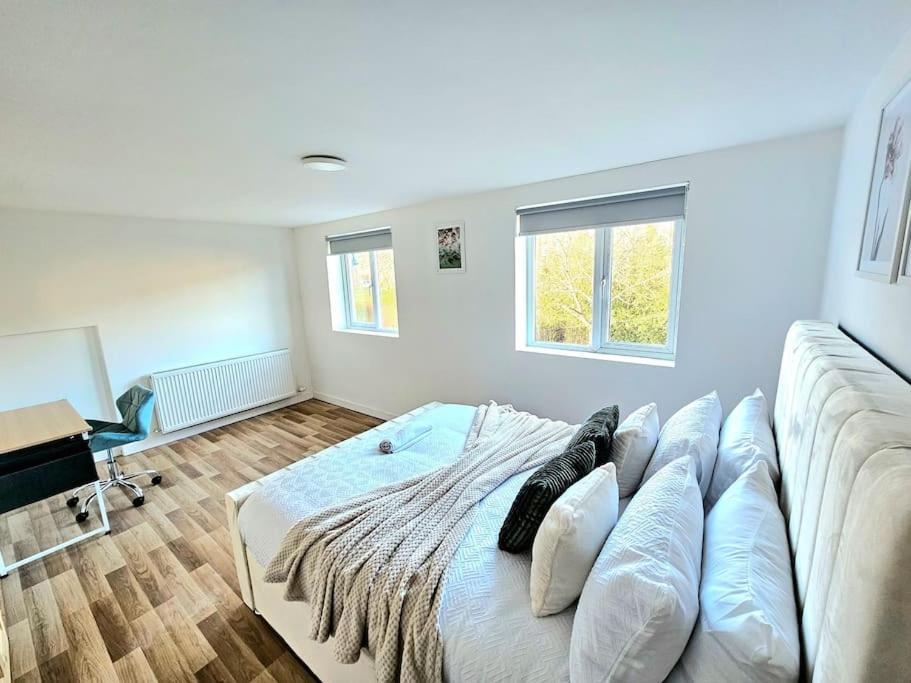 Spacious Haven With Free Parking 글라스고 외부 사진