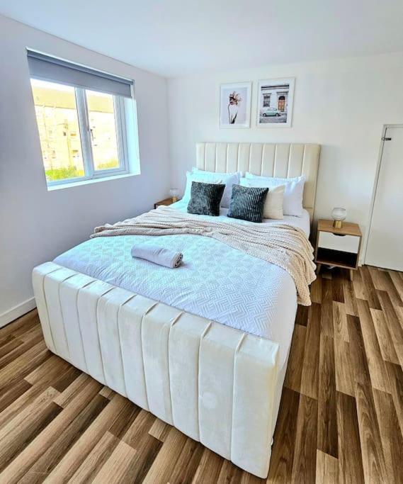 Spacious Haven With Free Parking 글라스고 외부 사진
