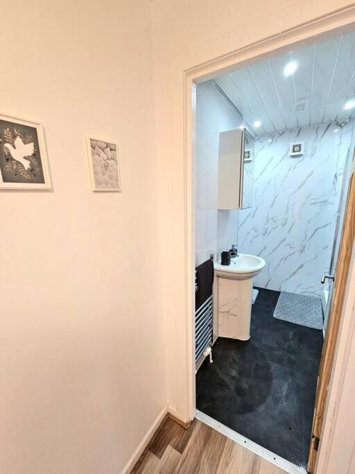 Spacious Haven With Free Parking 글라스고 외부 사진