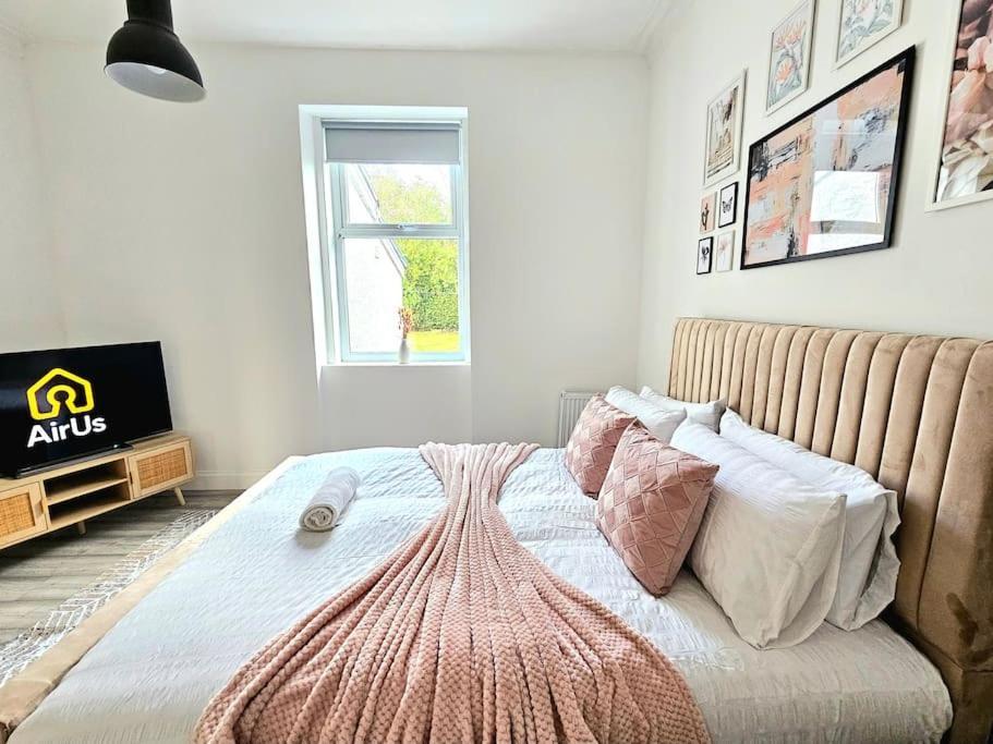 Spacious Haven With Free Parking 글라스고 외부 사진