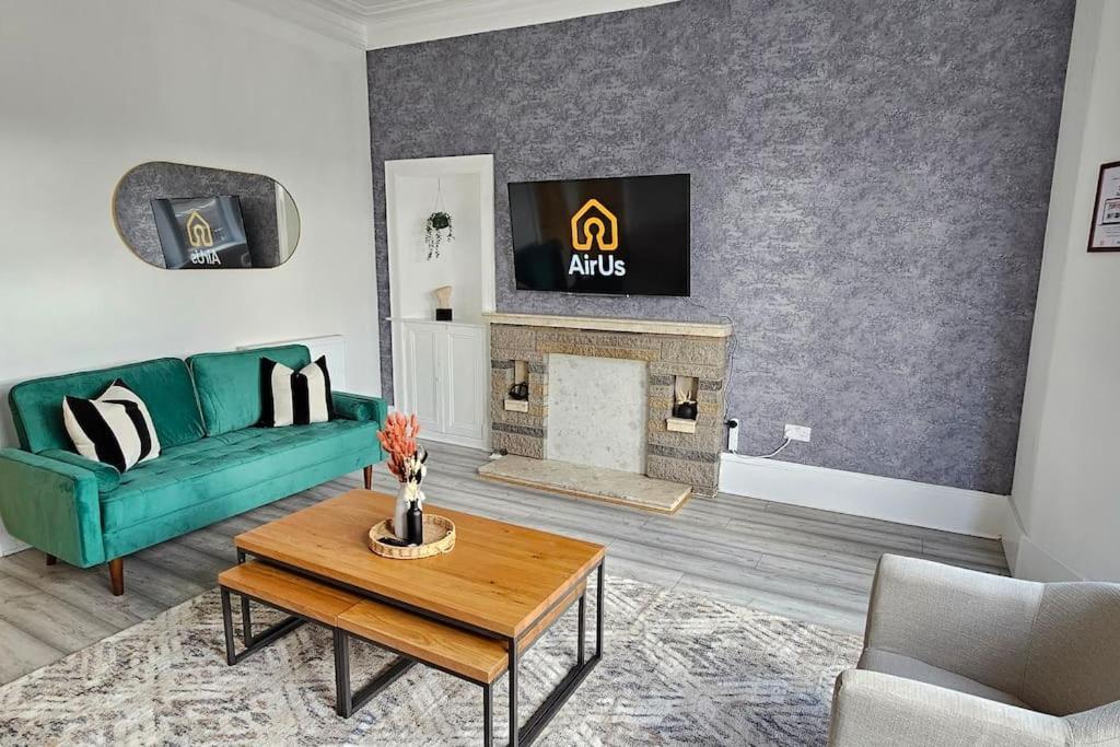 Spacious Haven With Free Parking 글라스고 외부 사진