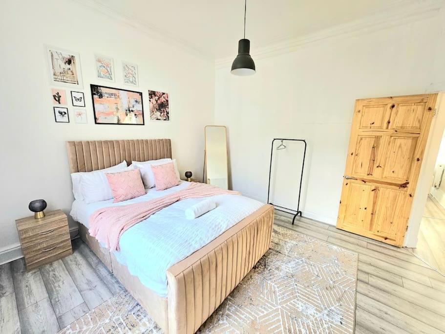 Spacious Haven With Free Parking 글라스고 외부 사진