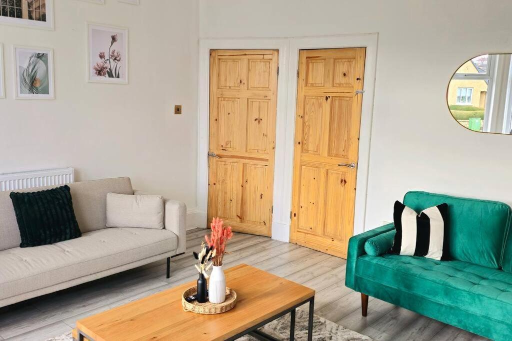 Spacious Haven With Free Parking 글라스고 외부 사진