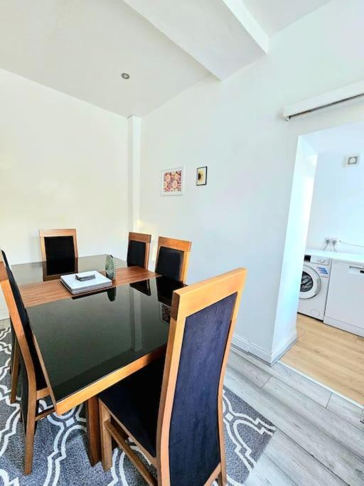Spacious Haven With Free Parking 글라스고 외부 사진