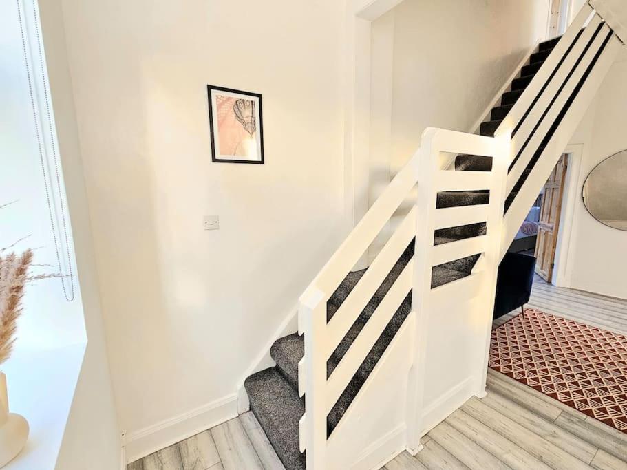 Spacious Haven With Free Parking 글라스고 외부 사진