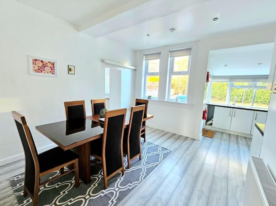 Spacious Haven With Free Parking 글라스고 외부 사진
