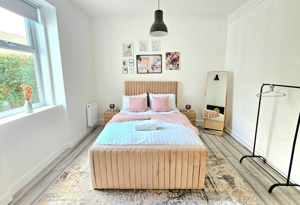 Spacious Haven With Free Parking 글라스고 외부 사진