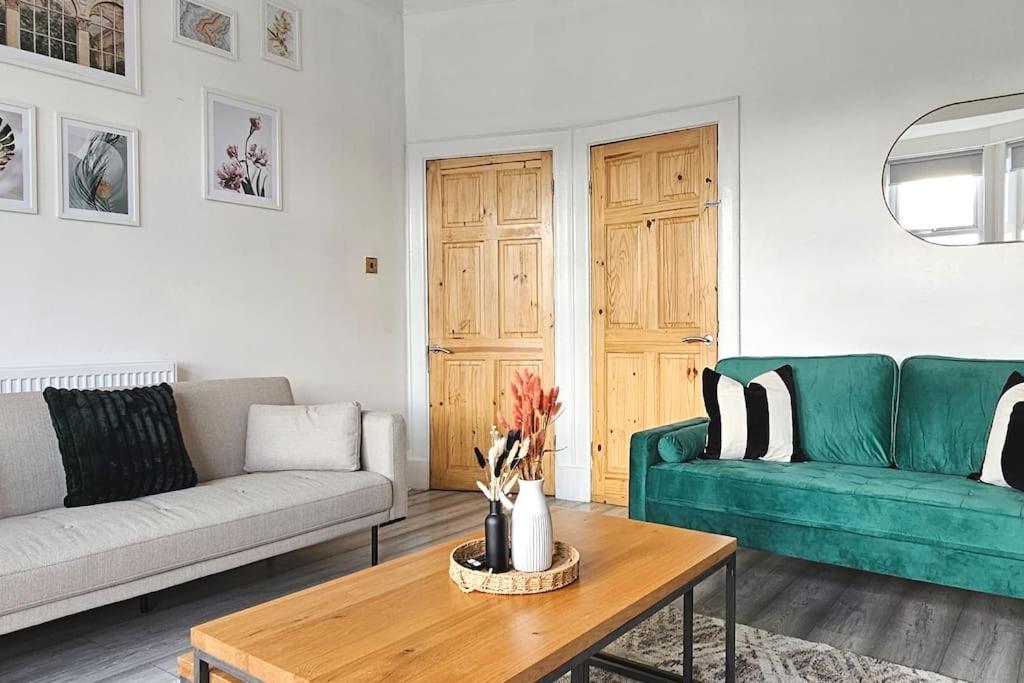 Spacious Haven With Free Parking 글라스고 외부 사진