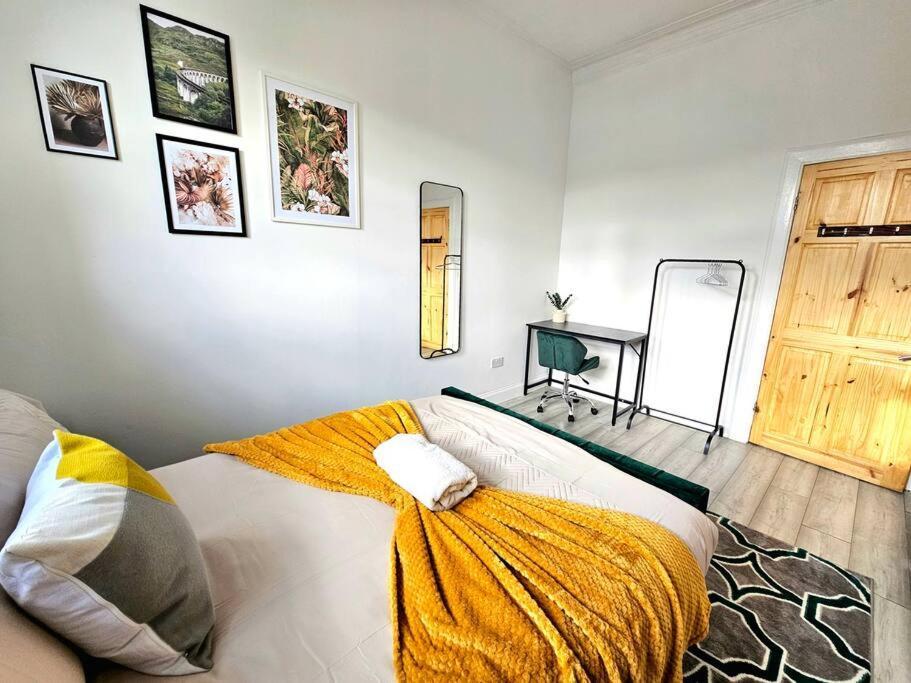 Spacious Haven With Free Parking 글라스고 외부 사진